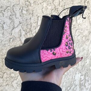 Native boots size 6 black with leopard